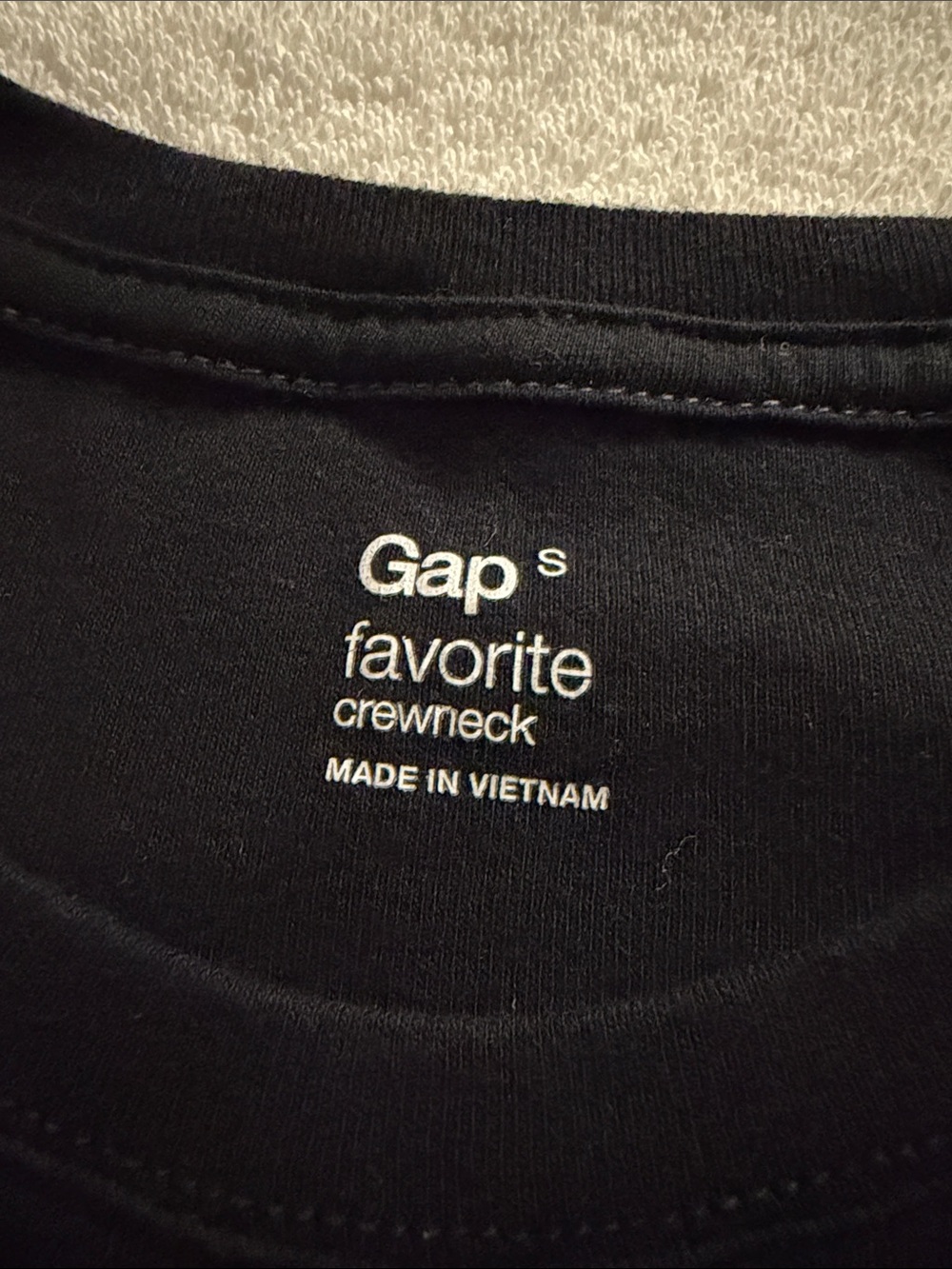 GAP Black Long-Sleeve Crewneck Tee - Picture 2 of 5